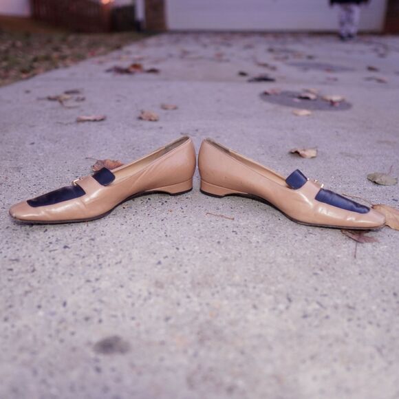 CHANEL Vintage Two-Tone Beige Black Leather Loafers Logo Buckle EU 39 - Picture 6 of 11